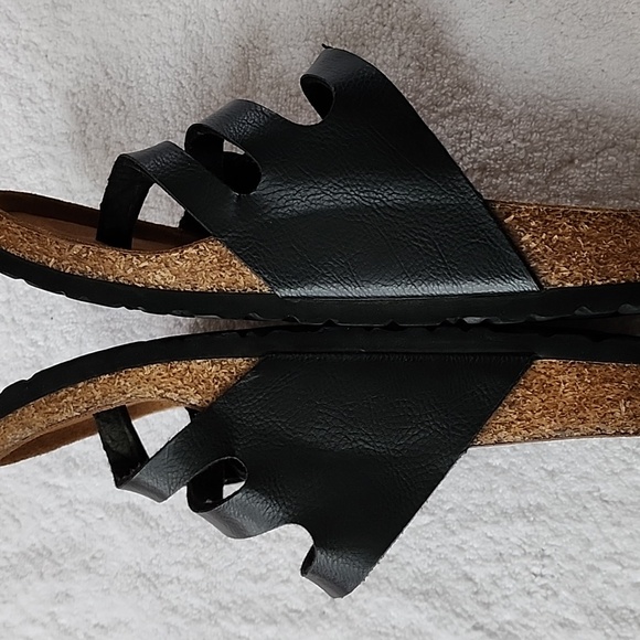 Aerothotic Womens Black Strappy Sandals Size 8 Preowned - Picture 5 of 11